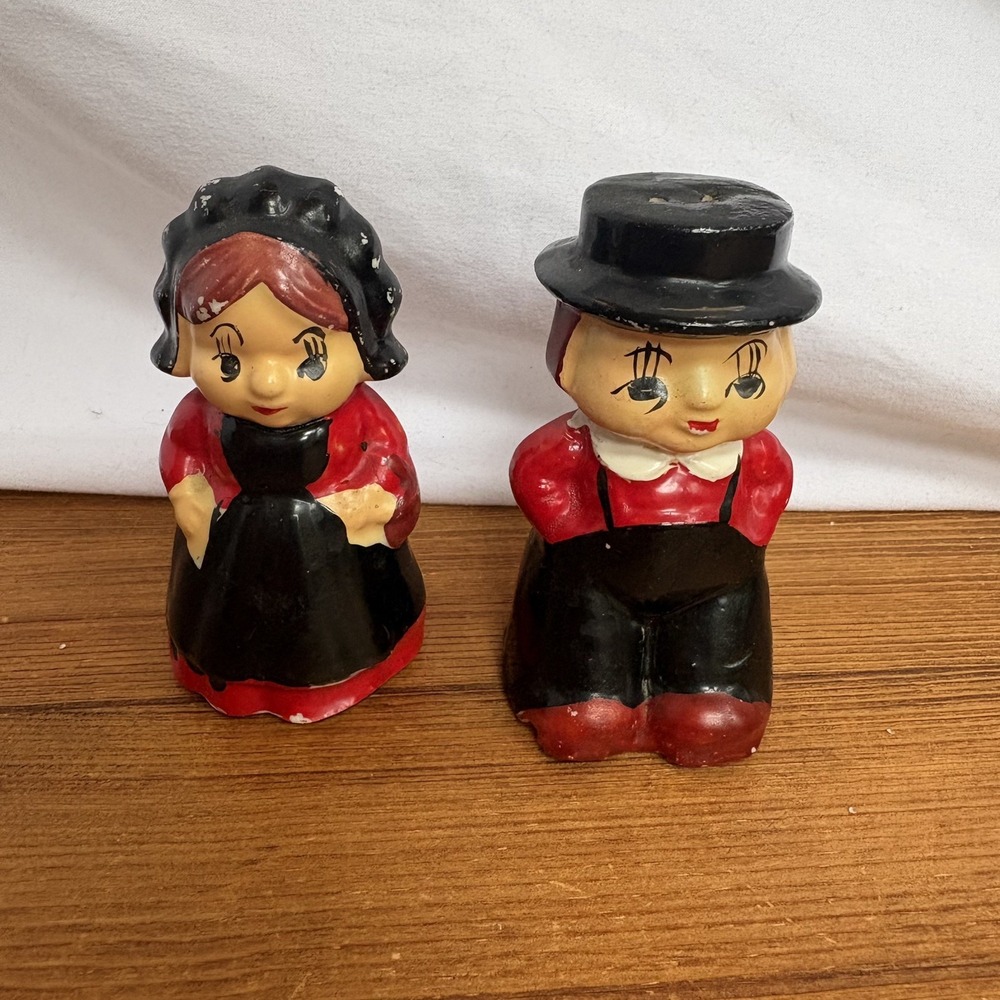 Vintage Amish Couple Salt and Pepper Shakers Japan 4"